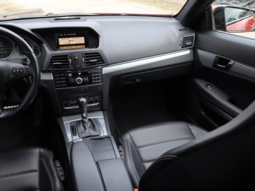 Mercedes Klasa E W212 Coupe 200 CGI BlueEFFICIENCY 184KM 2011 Mercedes E E 200, Salon Polska, Serwis ASO, zdjęcie 7