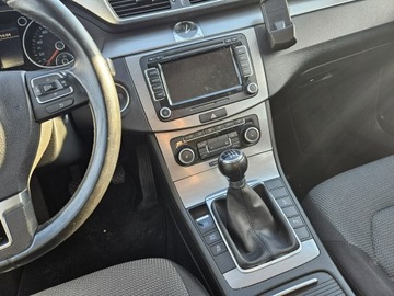 Volkswagen Passat B7 Variant 1.6 TDI CR DPF BlueMotion 105KM 2011 Volkswagen Passat 1,6 diesel 105KM nawigacja, zdjęcie 10