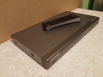 SAMSUNG DVD-P184 с пультом в очень хорошем состоянии.
