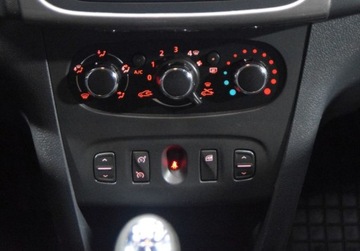 Dacia Sandero II Stepway TCe  90KM 2016 Dacia Sandero 0.9 Benzyna_ 90KM_Klimatyzacja_Nawigacja_ Benzyna 90KM, zdjęcie 12