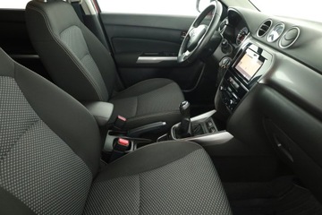 Suzuki Vitara III SUV Facelifting 1.0 BoosterJet 111KM 2018 Suzuki Vitara 1.0 BoosterJet, Salon Polska, zdjęcie 6