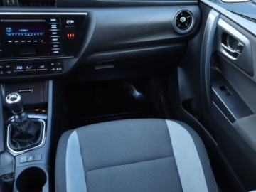 Toyota Auris II Hatchback 5d Facelifting 1.33 Dual VVT-i 99KM 2015 Toyota Auris 1.3 Dual VVT-i, Salon Polska, Klima, zdjęcie 7