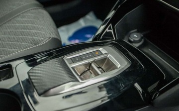 Peugeot 2008 II SUV Facelifting 1.2 PureTech 130KM 2024 Peugeot 2008 PureTech 130 Allure SS EAT8 SalonPL Niski Przebieg Od Reki Za, zdjęcie 17