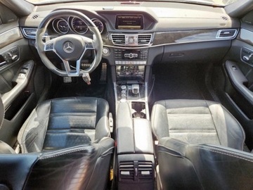 Mercedes Klasa E W212 2014 Mercedes-Benz Klasa E 63 AMG-S 2014 5.5l 5.5 Benzyna 577KM, zdjęcie 8
