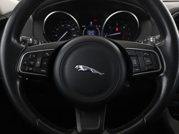 Jaguar F-Pace SUV 2.0 i4D 180KM 2016 Jaguar F-PACE 20d Automat AWD Portfolio Nawigacja, zdjęcie 20