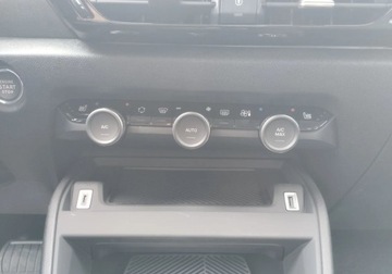 Citroen 2023 Citroen C4 FEEL Pack 1.2 Turbo 130KM EAT8 1.2 Benzyna 130KM, zdjęcie 13