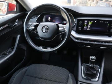 Skoda Octavia IV Liftback 2.0 TDI 115KM 2020 Skoda Octavia 2.0 TDI, Salon Polska, Klima, zdjęcie 6