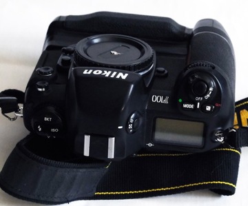 Nikon F 100+MB 15 Фотоаппарат Nikon