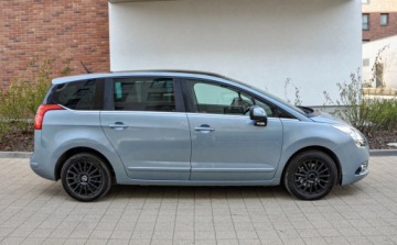 Peugeot 5008 I Minivan 1.6 THP 156KM 2009 Peugeot 5008 7-osobowy Bezwypadkowy Panorama 1.6 Benzyna 156KM, zdjęcie 4