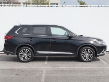Mitsubishi Outlander III SUV Facelifting 2015 2.2 DI-D 150KM 2016 Mitsubishi Outlander 2.2 DI-D, Salon Polska, zdjęcie 5