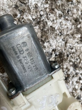 FOCUS MK2 MOTOREK OKNO PRAVÝ PŘEDNÍ ZVEDÁK