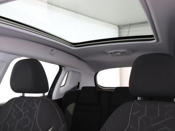 Peugeot 2008 I SUV Facelifting 1.2 PureTech 110KM 2017 Peugeot 2008 Style panorama grzane fotele kamera, zdjęcie 32