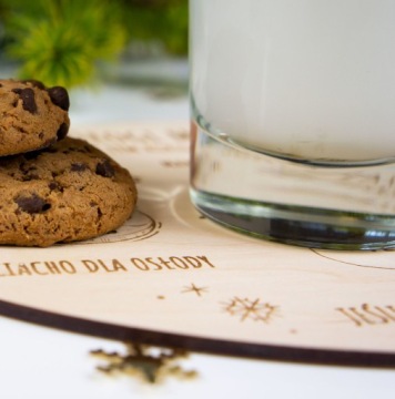 Деревянная тарелка для Деда Мороза с гравировкой