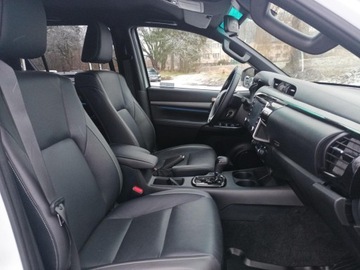 Toyota Hilux VIII Podwójna kabina Facelifting 2.8 D-4D 204KM 2023 Toyota Hilux 2.8 D-4D Double Cab Invincible Sport, zdjęcie 8