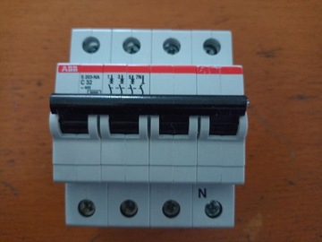 Wyłacznik nadprądowy ABB S 203-NS C32 4P