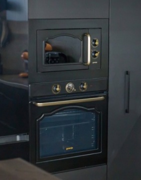 Комплект Gorenje black RETRO Духовой шкаф + газовая варочная панель + вытяжка + микроволновая печь