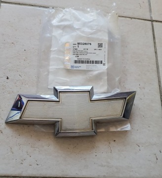 CHEVROLET SPARK M300 10- ZNAK LOGO ZNAKY NÁRAZNÍKU NOVÝ 95328076