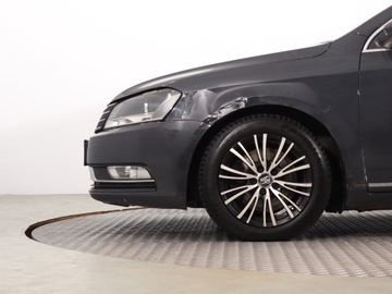 Volkswagen Passat B7 Variant 2.0 TDI CR DPF BlueMotion 140KM 2011 VW Passat 2.0 TDI, DSG, Navi, Klima, Klimatronic, zdjęcie 14
