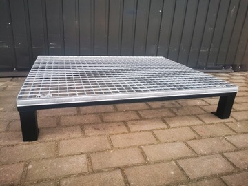 Podest metalowy na nogach H18, krata wema 100x100