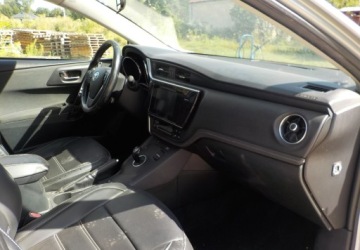 Toyota Auris II 2016 Toyota Auris Okazja 1.8 Hybryda 100KM, zdjęcie 11