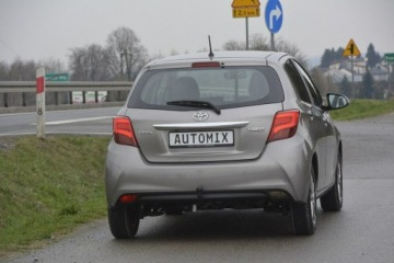 Toyota Yaris III Hatchback 5d Facelifting 1.33 Dual VVT-i 99KM 2015 Toyota Yaris 1.33 Benzyna nawi hak kamera cofania, zdjęcie 7