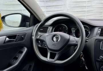 Volkswagen Jetta VI Sedan Facelifting 2.0 TDI 110KM 2016 Volkswagen Jetta Volkswagen Jetta 2.0 TDI DPF BMT Comfortline 2.0 Diesel, zdjęcie 6