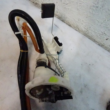 BMW 3 E90 E91 2.5I PUMPIČKA PALIVA 6765715