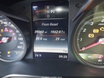 Mercedes Klasa C W205 2017 Mercedes-Benz Klasa C 2017 MERCEDES-BENZ C 300 LUXURYSPORT 2.0 Benzyna, zdjęcie 10