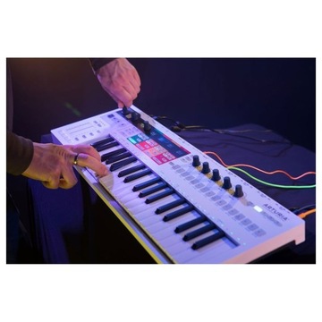 Arturia KeyStep Pro - MIDI-контроллер