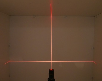 ЛИНЕЙНЫЙ ЛАЗЕР КРАСНЫЙ ЛУЧ С САМОВЫРАВНИВАЮЩИМСЯ КОРПУСОМ LAMIGO CROSS 2