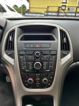 Opel Astra J Hatchback 5d 1.4 Twinport ECOTEC 100KM 2012 Opel Astra TYLKO125tyśkm SELECTION 2012 Klima 5D ZADBANA 1.4 Zwykła Benzyna, zdjęcie 7