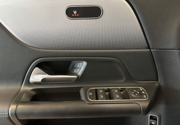 Mercedes GLA II Off-roader 1.3 200 163KM 2020 Mercedes-Benz GLA Salon Polska ASO R-CARS Warszawa 1.3 Benzyna 163KM, zdjęcie 18