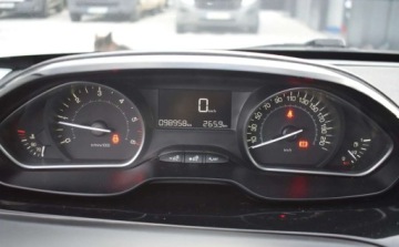 Peugeot 208 I Hatchback 5d Facelifting 1.6 BlueHDi 75KM 2018 Peugeot 208 Peugeot 208 1.6 BlueHDI Tablet, Klima 1.6 Diesel 75KM, zdjęcie 16