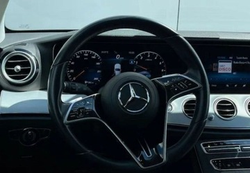 Mercedes Klasa E W213 2021 Mercedes-Benz Klasa E Plug-In Polift Automat Kamera Ambiente Navi Vi, zdjęcie 20