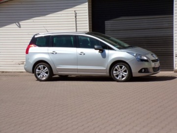 Peugeot 5008 I Minivan 2.0 HDi FAP 150KM 2011 Peugeot 5008 HEAD UP NAVI 7 OSÓB 2,0 150KM, zdjęcie 4