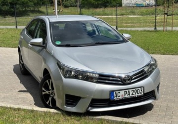 Toyota Corolla XI Sedan 1.33 Dual VVT-i 99KM 2014 Toyota Corolla BenzynaPrzebiegBEZWYPADKOWY Klima ZADBANY Oplacony Zamiana, zdjęcie 7