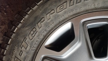 RÁFKY Z PNEUMATIKA JEEP WRANGLER RUBICON JK OE 17"