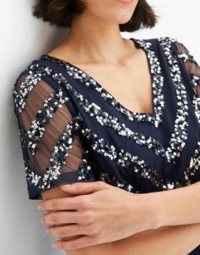 ДЛИННОЕ ПЛАТЬЕ С БЛЕСТКАМИ 42