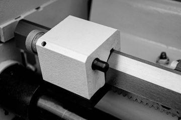 ТОКАРНЫЙ СТАНОК ПО МЕТАЛЛУ GRAND 400 x 1000, 55 мм, ПРОЙДЕННЫЙ