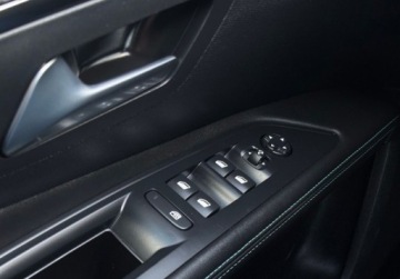 Peugeot 5008 II Crossover Facelifting 1.5 BlueHDi 130KM 2024 Peugeot 5008 1.5 BlueHDi 130KM Allure SS EAT8 Vat 23 serwis ASO 1.5 130KM, zdjęcie 31