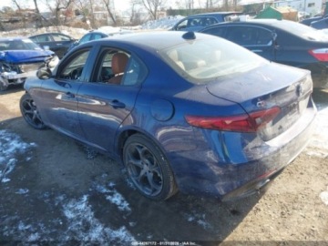 Alfa Romeo Giulia II Sedan 2.0 TBi 280KM 2018 Alfa Romeo Giulia 2018 r., 2,0L TI SPORT AWD 2.0 Benzyna 280KM, zdjęcie 3