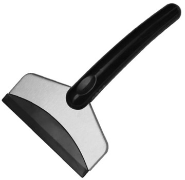 Автомобильный скребок для удаления льда и снега.