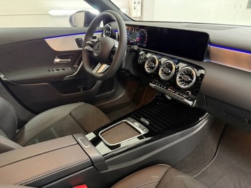 Mercedes Klasa A W177/V177 Hatchback Facelifting 2.0 220 190KM 2025 A Klasa 220 4-Matic AMG Line 2.0 (190KM) 2025, zdjęcie 9