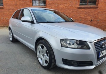 Audi A3 8P Hatchback 3d 2.0 TDI CR 140KM 2009 Audi A3 3-drzwiowe BOSE Tempomat GetHelp 2.0 Diesel 140KM, zdjęcie 2