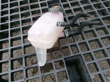 KIA NIRO II HYBRID NÁDRŽ VYROVNÁVACÍ