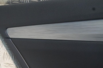 Skoda Superb III 3V0 Обивка боковой двери левой задней