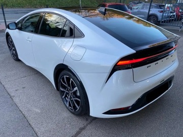 Toyota Prius V (XW60) 2.0  Hybrid Dynamic Force Plug-in 223KM 2025 Od ręki - Executive 2.0 Plug-in Hybrid 223KM | Kamera 360!, zdjęcie 1