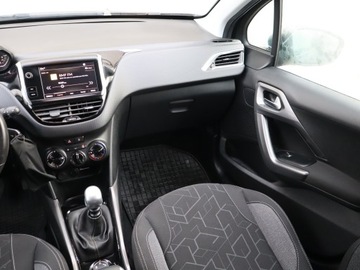 Peugeot 2008 I SUV Facelifting 1.2 PureTech 130KM 2017 Peugeot 2008 1.2 PureTech, Salon Polska, zdjęcie 7