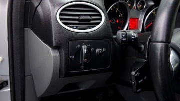 Ford Focus II Hatchback 5d 1.6 Duratec Ti-VCT 115KM 2009 .. .. Grzane szyby przód i tył .. Książka serwisowa .. Klimatyzacja .., zdjęcie 2