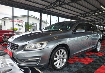 Volvo V60 I Kombi Facelifting 2.0 D3 DRIVE-E 150KM 2015 Volvo V60 Volvo V60 I Zadbane Zarejestrowane 2.0 Diesel 150KM, zdjęcie 1